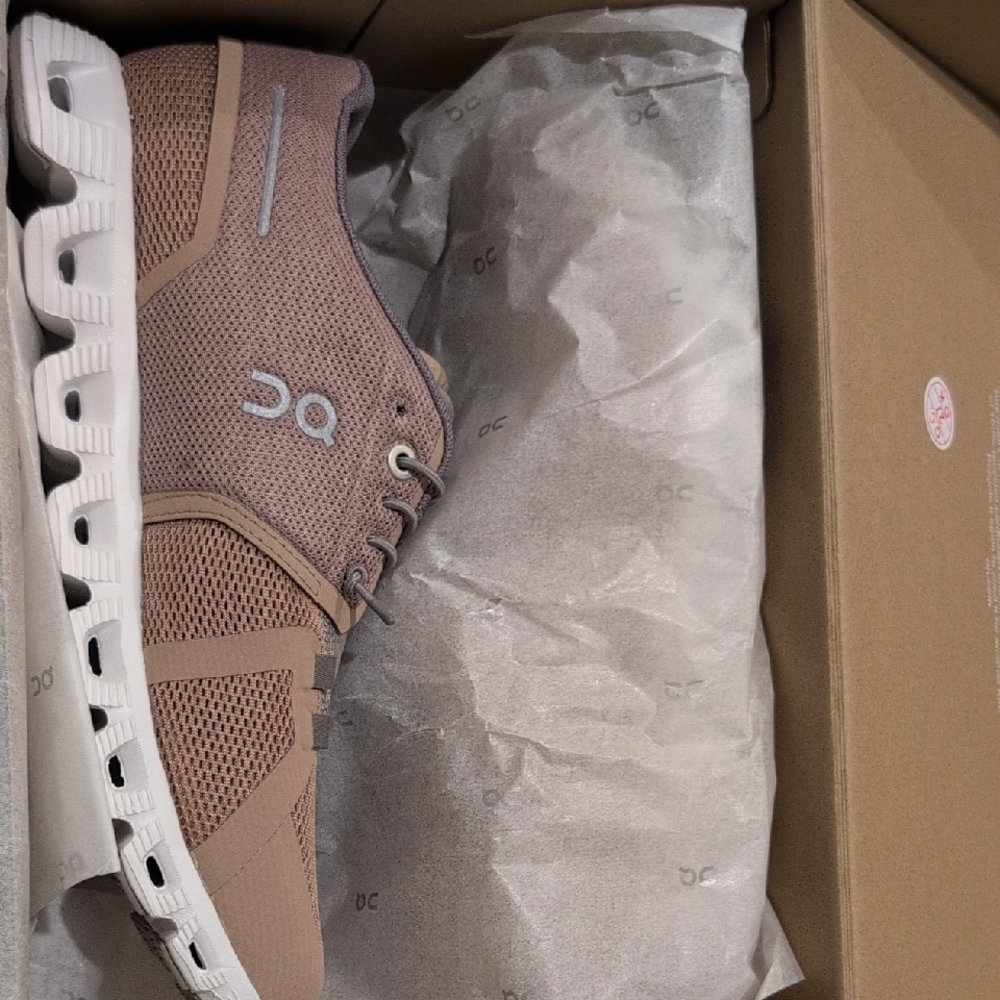 On Running Cloud Sneakers in Rosebrown and Fog - Picture 3 of 4
